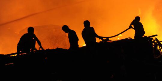 Mahasiswa Makassar tawuran, kampus dibakar 