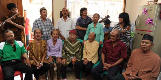 Gelar bakti sosial, alumni Atmajaya hibur eks tapol