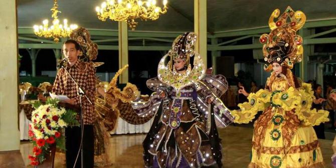 Jokowi dan Solo Batik Carnival  merdeka.com