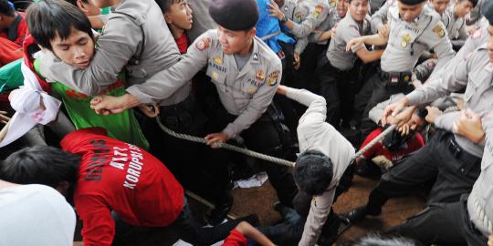 Bentrok di Pamulang, tiga mahasiswa dan empat polisi luka