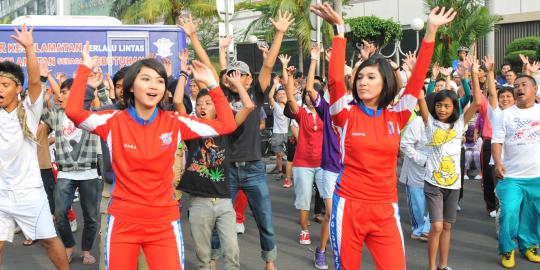 Aksi Polwan cantik berjoget Gangnam Style