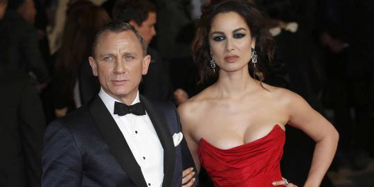 Pangeran Charles hadiri pemutaran perdana film James Bond