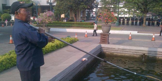 pembersih kolam balai kota bandingkan jokowi foke sutiyoso merdeka pembersih kolam balai kota bandingkan jokowi foke sutiyoso merdeka