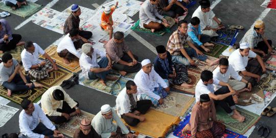 Salat Idul Adha di Jalan Salemba Jakarta