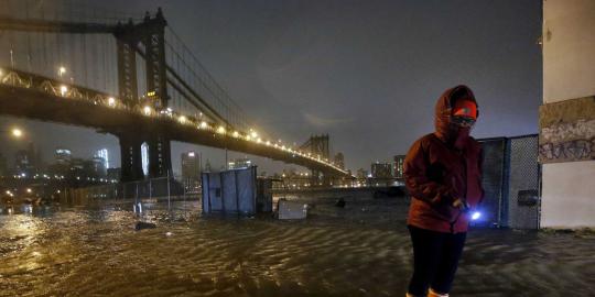 Badai Sandy landa AS, Kemlu pastikan WNI aman