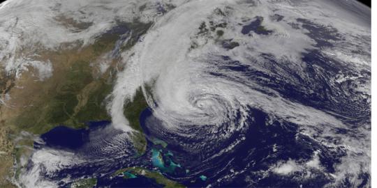 Purnama tambah keganasan badai Sandy