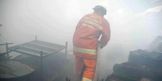 Korban tewas kebakaran pabrik sarung tangan tambah jadi 3 orang