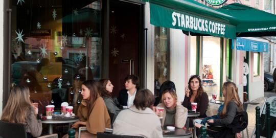 Makin laris, pendapatan Starbucks naik 11 persen 