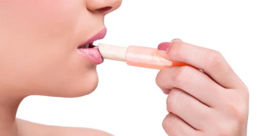 Tips mencegah bibir kering dan pecah-pecah