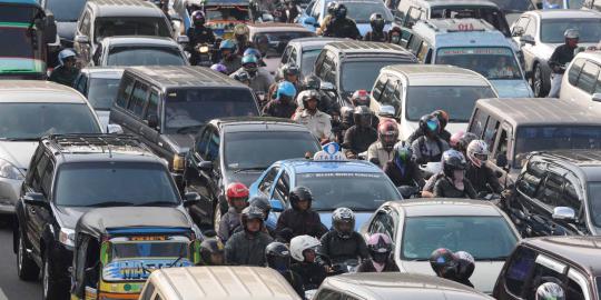 Setiap hari, 2 ribu motor & 400 mobil baru jadi musuh Jakarta