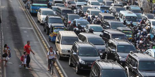 Atasi kemacetan, perlukah kendaraan pribadi dibatasi?
