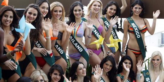 Kontestan cantik Miss Earth 2012 berfoto kenakan bikini 