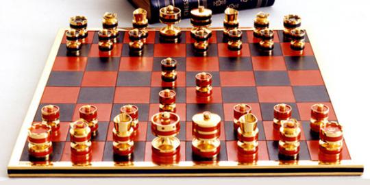 Papan catur berlapis emas dibanderol Rp 749 juta