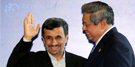 Ahmadinejad dan Hamid Karzai hadiri Bali Democracy Forum