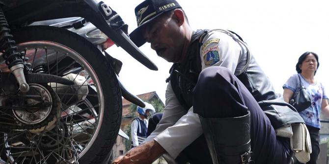 Tiap Hari Makan Debu Ahok Akan Naikkan Gaji Pegawai Dishub Dki Merdeka Com