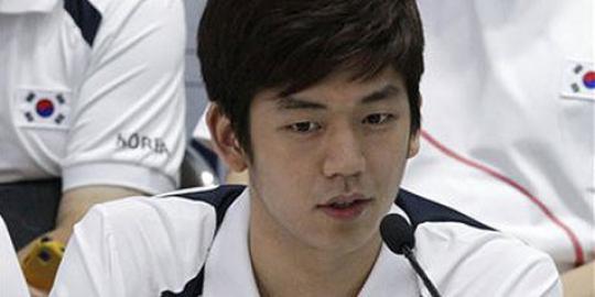 Foto mesra pemain badminton Lee Yong Dae dan pacarnya tersebar!