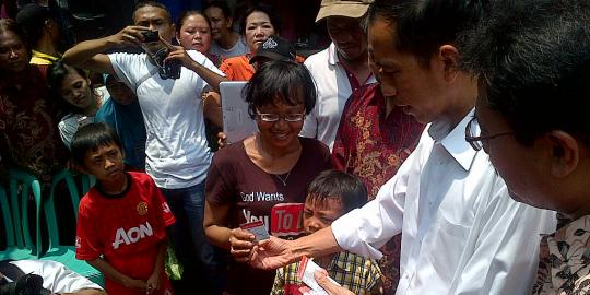 Manfaat Kartu Jakarta Sehat yang dibagikan Jokowi