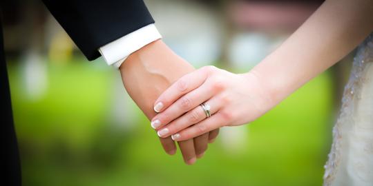 5 Cara membangun kepercayaan bagi pasangan suami istri