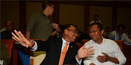 pakai jasa dan dasi