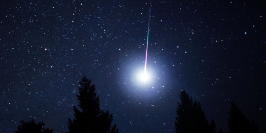 8 meteor terkenal yang hiasi langit bumi di tahun 2012