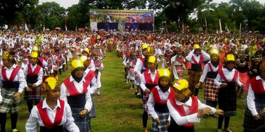 Pecahkan rekor Muri, 4.270 siswi Karanganyar menari Indonesiaku