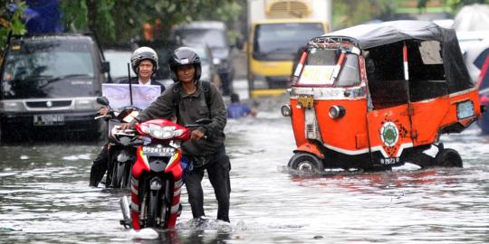 Hujan deras guyur Jakarta, wilayah Mangga Dua terendam banjir