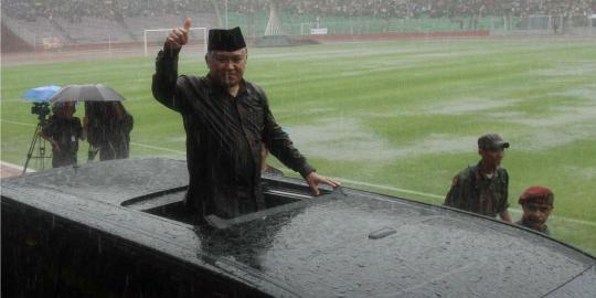 Din Syamsuddin hujan-hujanan rayakan Milad Muhammadiyah ke-100