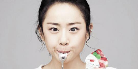 Usia 26 tahun, Moon Geun Young tetap imut berseragam sekolah