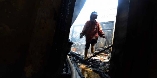 Rumah Lurah Poris Jaya Tangerang ludes dilalap api