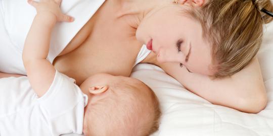 Menyusui selama enam bulan bikin bayi kurang zat besi?
