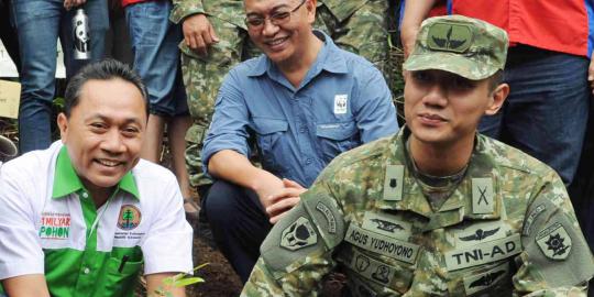 Agus Yudhoyono bersama Menhut tanam pohon di Bogor