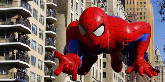 Spiderman mengapung di Parade Macy Thanksgiving