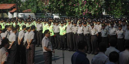 Terlibat pidana dan desersi, 8 polisi Polda Jateng dipecat