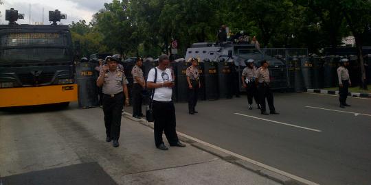 Geruduk Kedubes AS, massa FPI dihadang polisi