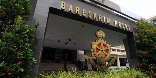 Polri tahan dua tersangka aliran dana Bank Century