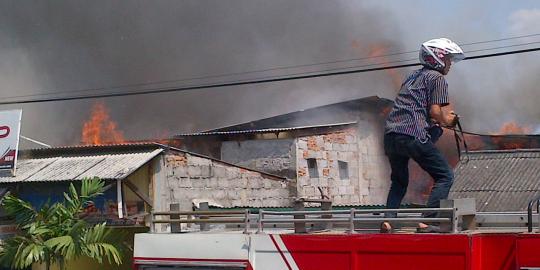 Kebakaran rumah di Kemayoran, 18 unit damkar dikerahkan