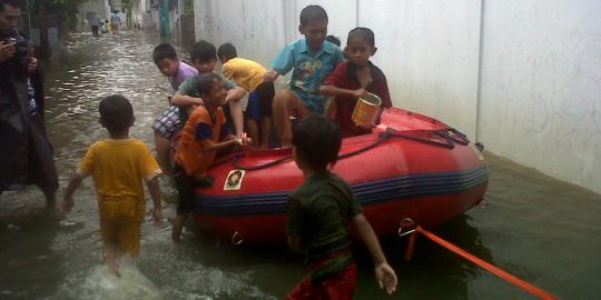 Keceriaan ianaki ianaki Kampung Makasar di itengahi kepungan 