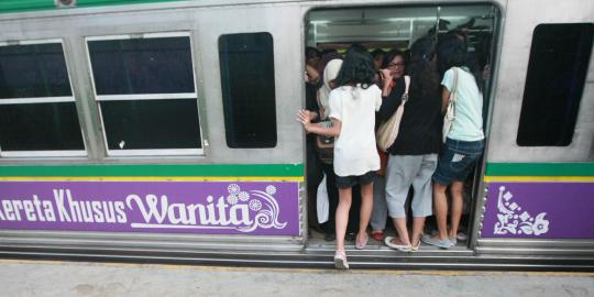 12 Kereta diberangkatkan dari Stasiun Bogor