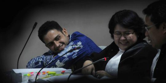 Nazaruddin dan Neneng melepas rindu di Pengadilan Tipikor