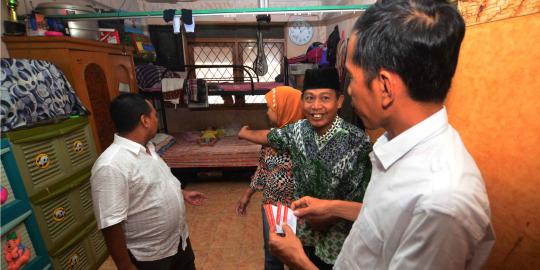 1 Desember, Jokowi door to door bagikan kartu Jakarta pintar