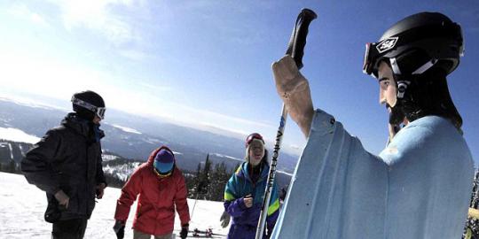 Kelompok ateis gugat patung Yesus di tempat bermain ski