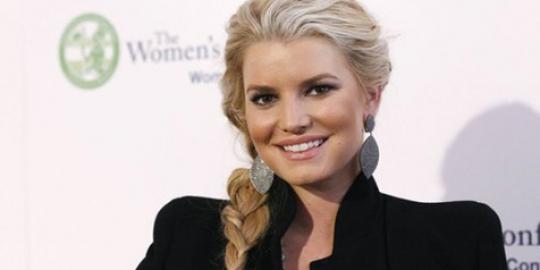 Tujuh bulan setelah melahirkan, Jessica Simpson hamil lagi 