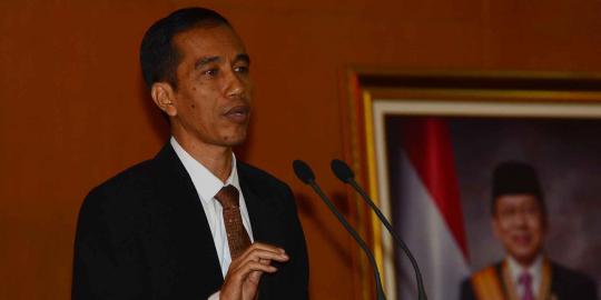 Jokowi: Jam gini masih tulis tangan, ketik terus enter 