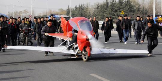Pesawat buatan petani ini gagal terbang saat uji coba