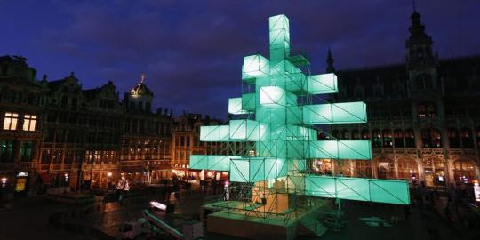 Hormati umat Islam, pohon Natal di Brussels diganti balok lampu