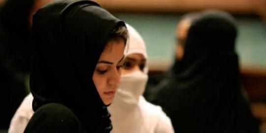 Foto perempuan pertama kali muncul di buku pelajaran Saudi