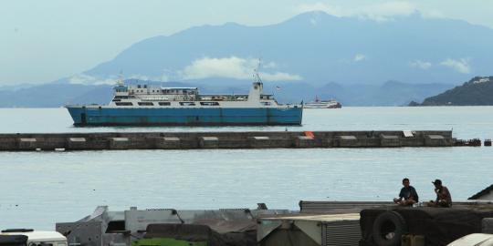 Dermaga Pelabuhan Ketapang ambruk, truk beras tercebur laut