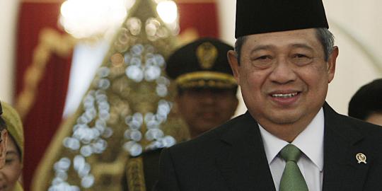 Ahok temani SBY naik kapal perang