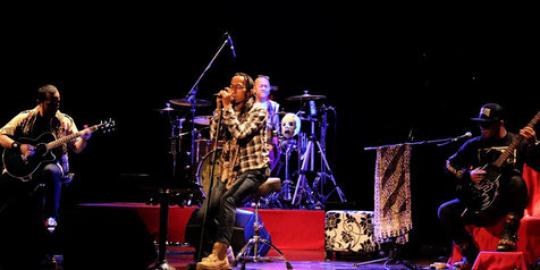 Tampil full akustik, Pas Band tak kehilangan energi
