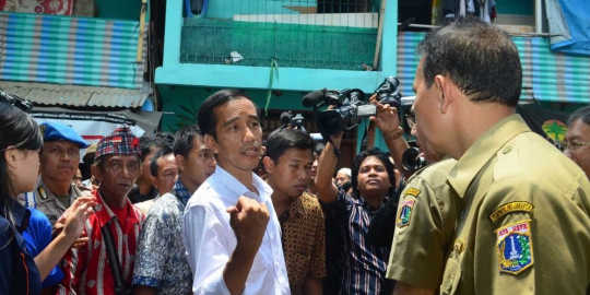 3 momen jokowi siap pasang badan dan berani ambil risiko